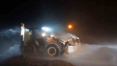 Bayburt’un Aydıntepe ilçesine bağlı Çatıksu grup yolunda fırtına ve yoğun