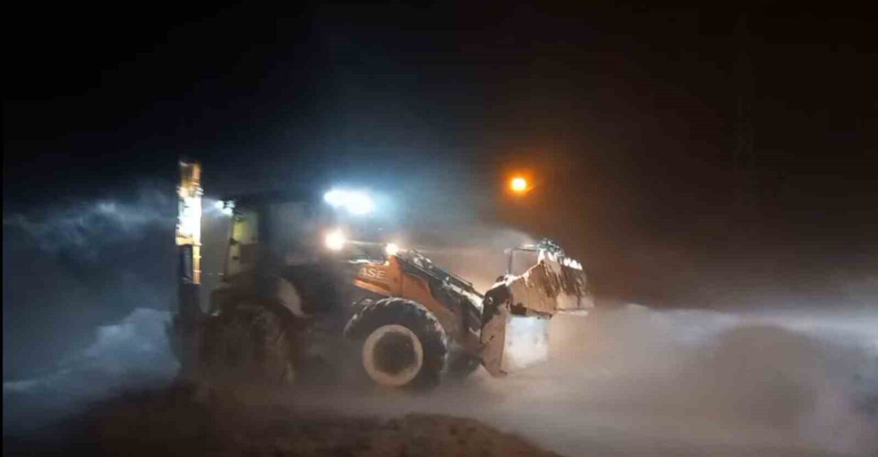 Bayburt’un Aydıntepe ilçesine bağlı Çatıksu grup yolunda fırtına ve yoğun