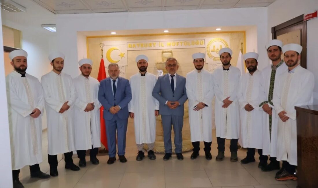 Bayburt İl Müftülüğü tarafından düzenlenen törende, Diyanet Akademisinden mezun olarak
