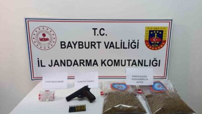 Bayburt’ta jandarma ekiplerinin bir eve düzenlediği operasyonda uyuşturucu madde ve