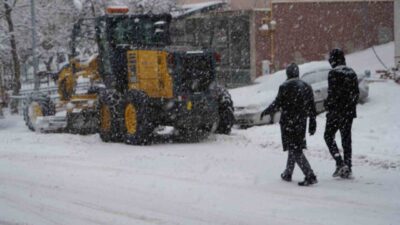 Bayburt’ta gece yarısı başlayan ve sabah saatlerinde yeniden etkisini artıran