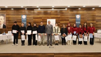 Bayburt İl Milli Eğitim Müdürlüğü koordinesinde düzenlenen münazara yarışmalarında bu
