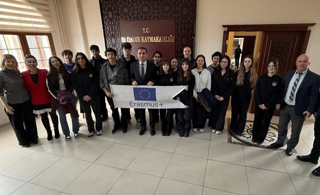 İzmir’in Bayındır ilçesinde, 2025-2026 eğitim-öğretim yılı Erasmus ve eTwinning projeleri