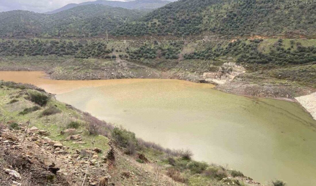 İzmir’in Bayındır ilçesinde son günlerde etkili olan yağmurlarla Zeytinova Barajı’nda