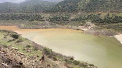 İzmir’in Bayındır ilçesinde son günlerde etkili olan yağmurlarla Zeytinova Barajı’nda