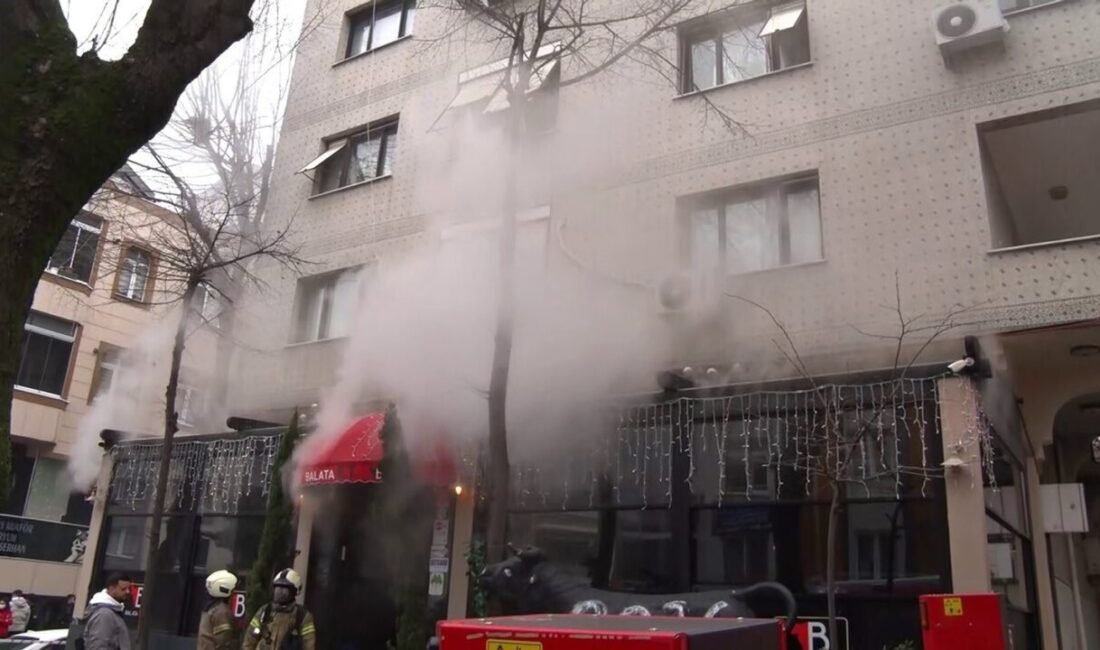 Bayrampaşa’da bulunan bir restoranda yangın çıktı. Alevlerin, restoranın bitişiğinde bulunan