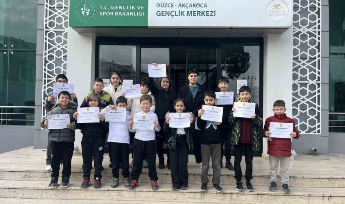 DÜZCE (İHA) – Akçakoca Gençlik Merkezi’nde düzenlenen satranç atölyesi programını