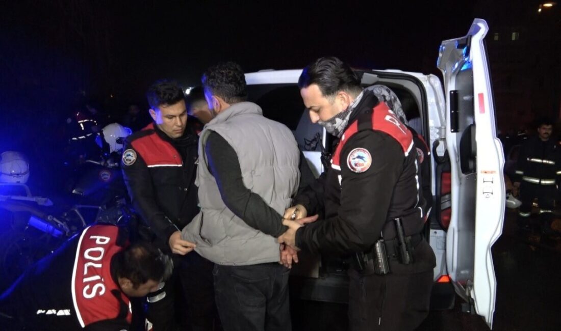 Antalya’da tartıştığı kız arkadaşının otomobilini benzin dökerek ateşe veren şahıs,