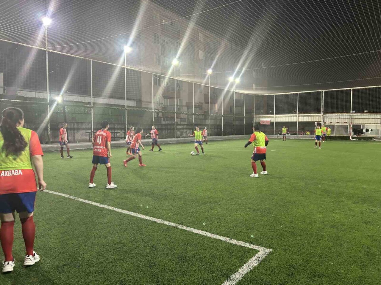 İzmir’in Bergama ilçesinde aralarında pasta şefi, gayrimenkul danışmanı ve ev