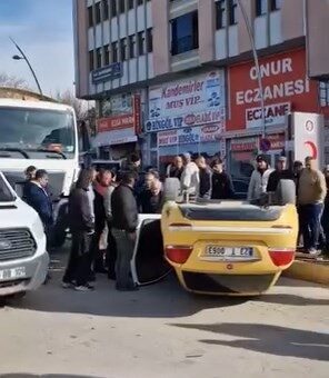 Elazığ’da beton mikseri ile çarpışan ticari taksi ters döndü. Kazada,