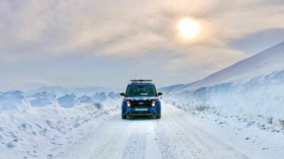Jandarma Genel Komutanlığı, karla kaplanan Bayburt’ta, jandarma ekiplerinin zorlu kış