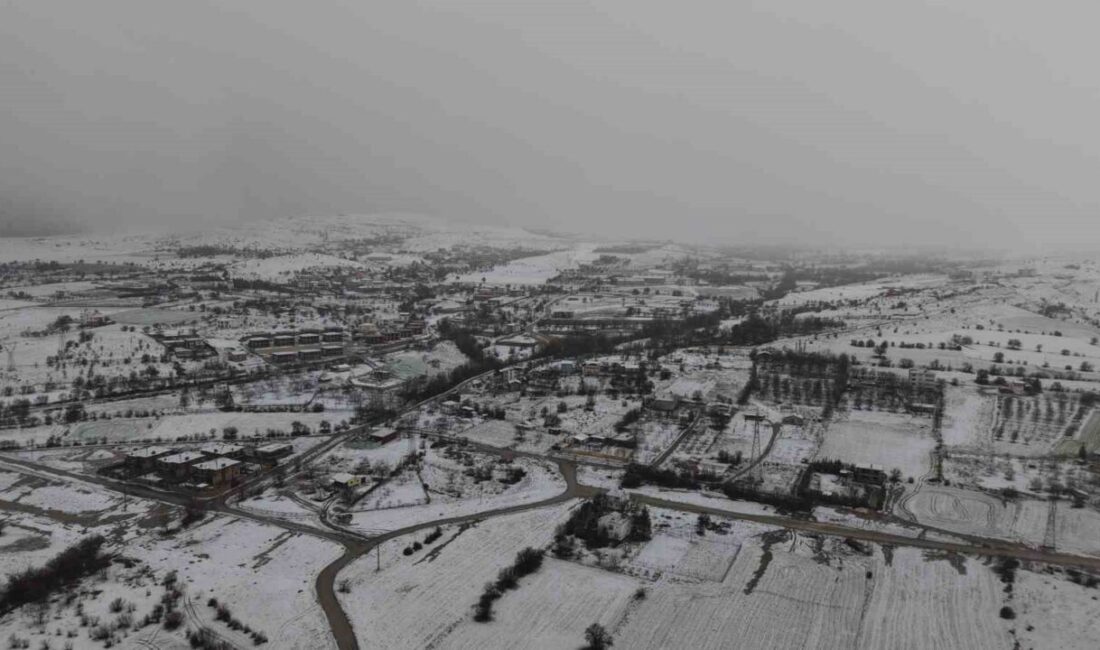 Elazığ, etkili olan yoğun kar yağışının ardından beyaza büründü. Lapa