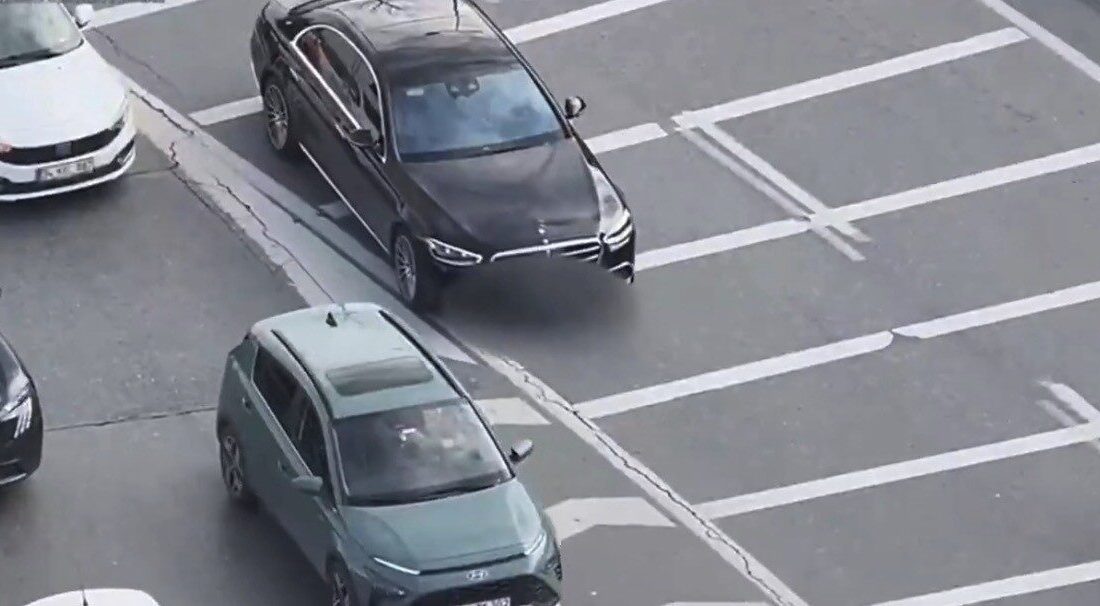 Beykoz’da polis ekiplerince dron destekli gerçekleştirilen trafik denetimlerinde 70 araca