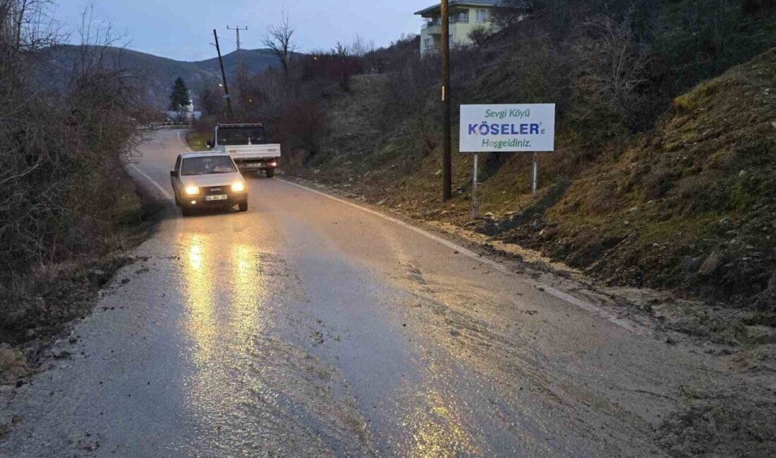 Ankara’nın Beypazarı ilçesinde şiddetli yağmur sonrası düşen kayalar Mikail-Akşamoldu Mahallesi