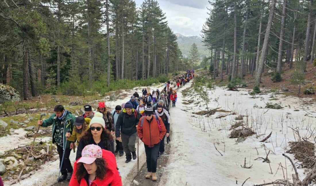 Konya’nın Beyşehir ilçesinde bu yılki geleneksel kar yürüyüşü, doğa tutkunlarının