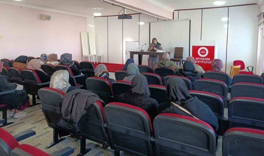 Konya’nın Beyşehir ilçesinde, Halk Eğitim Merkezi, vatandaşlara yönelik mesleki ve