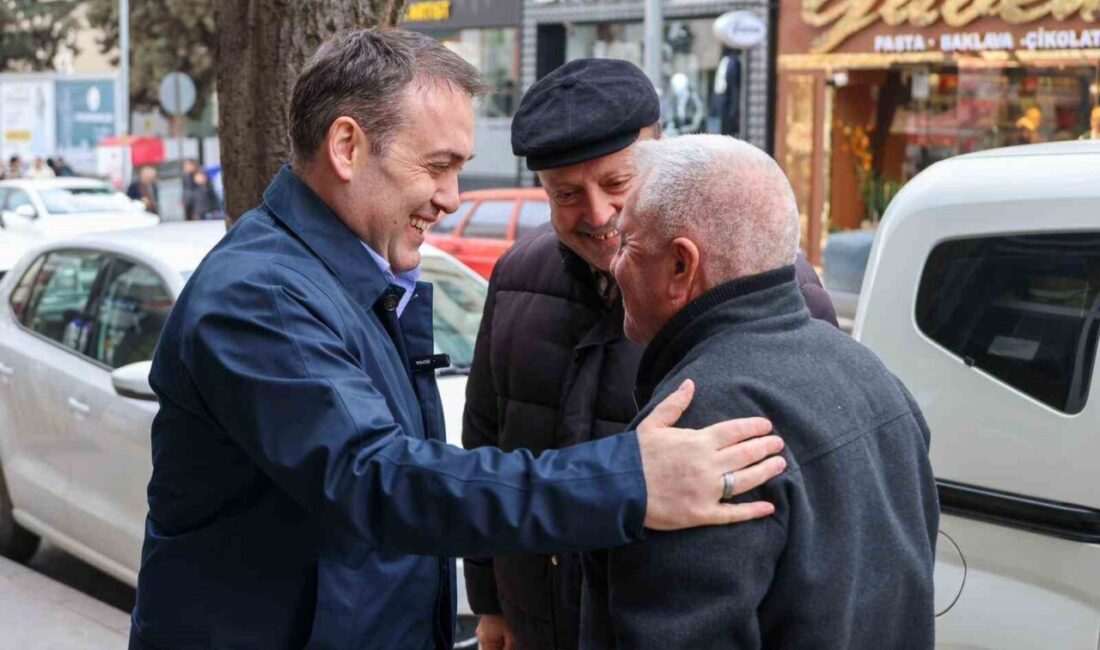 Bilecik Valisi Faik Oktay Sözer, iftar öncesinde Bilecik merkezde çarşı