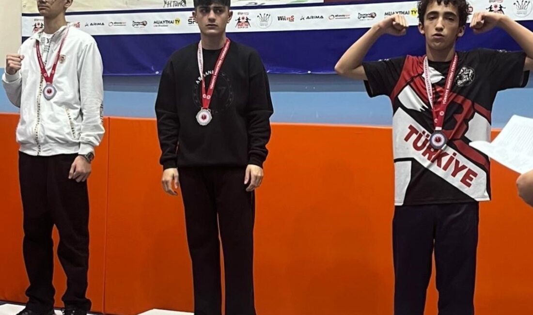 Bilecikli sporcular Muaythai Marmara Bölge Şampiyonası’nda derece yaptı. Bursa Kestel