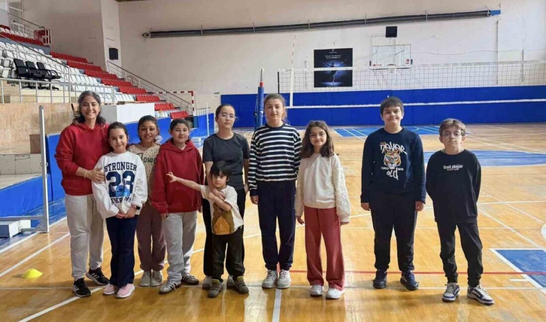 Bilecik’te Gençlik ve Spor Bakanlığı Spor Okulları kapsamında badminton branşında