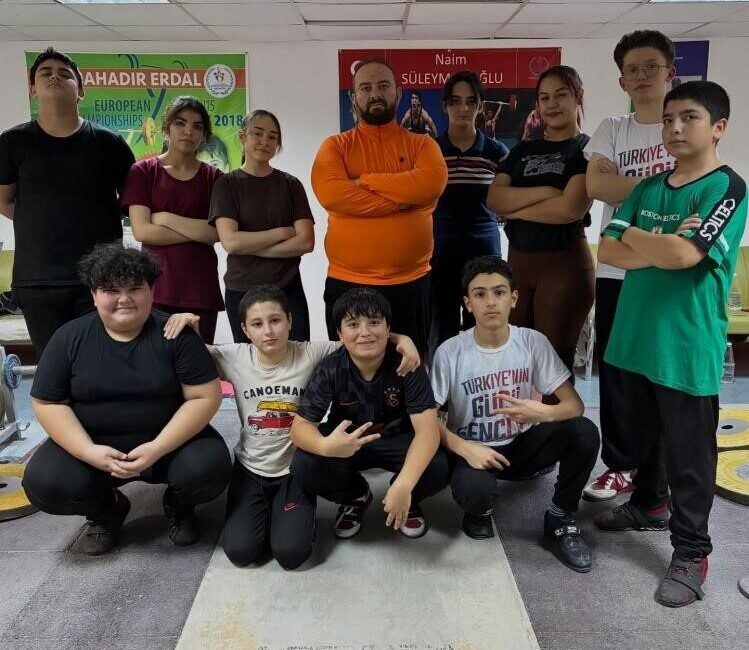 Bilecik’te halter sporcuları, Gençlik ve Spor Bakanlığı Spor Okulları bünyesinde