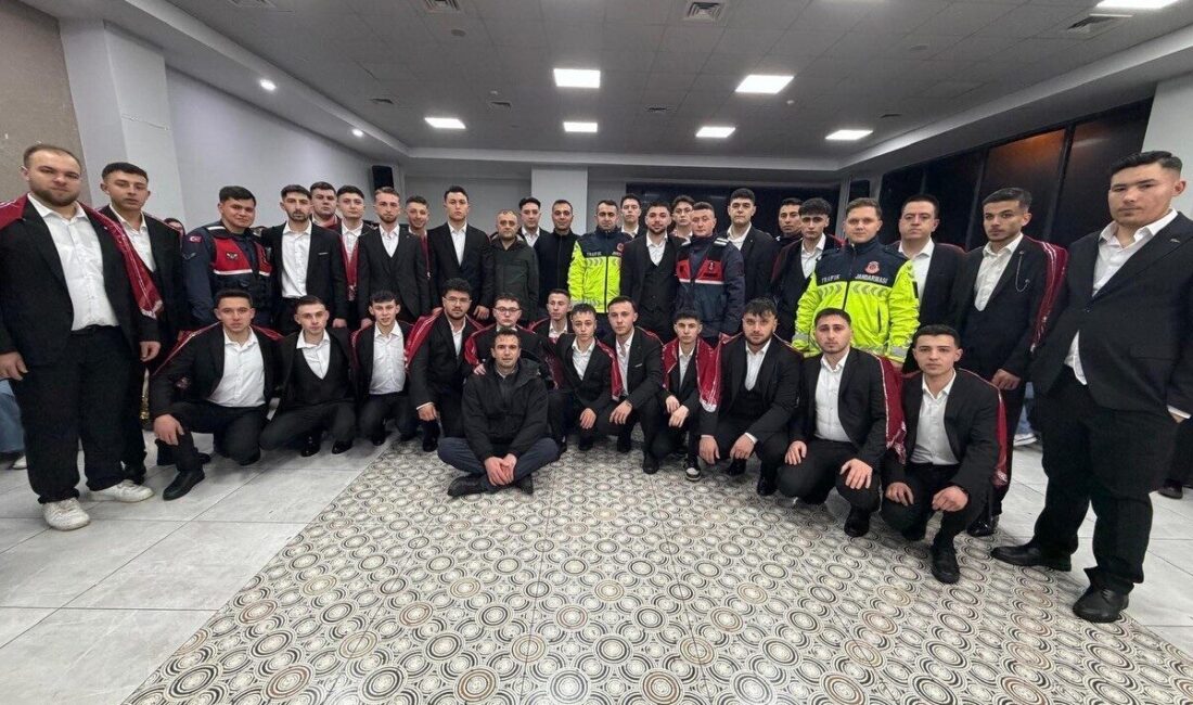 Bozüyük İlçe Jandarma Komutanlığı tarafından 30 genç için toplu asker
