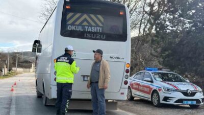 Bilecik’in Bozüyük ilçesinde jandarma ekiplerince okul servisleri denetlendi. Bozüyük İlçe