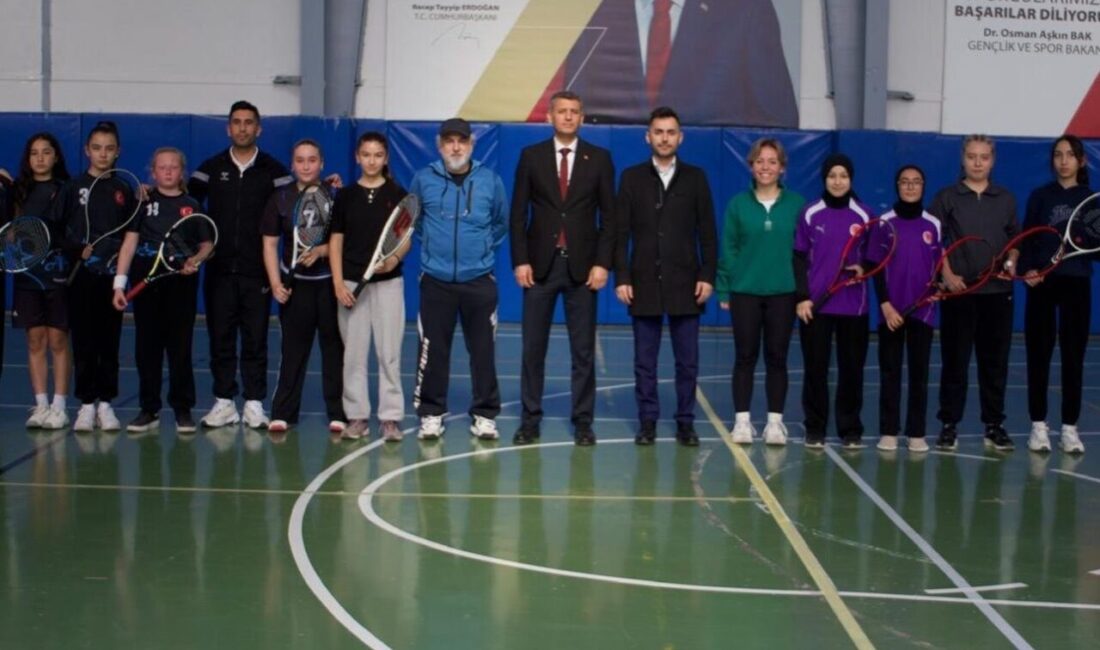 Bilecik’in Bozüyük ilçesinde Okul Spor Faaliyetleri kapsamında düzenlenen Okul Yıldız