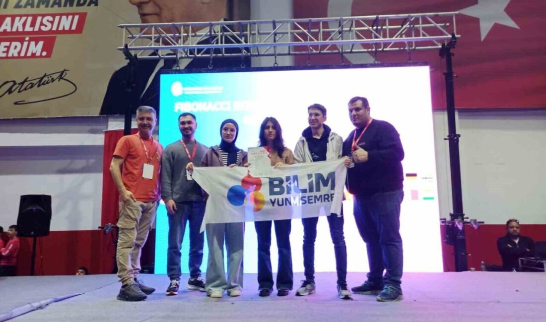 Bilim Yunusemre, İzmir’de düzenlenen Fibonacci Robot Olimpiyatları Robot Yarışması’ndan üç