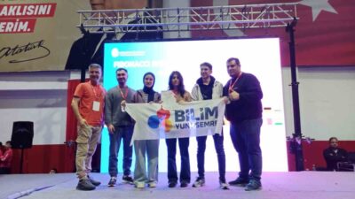 Bilim Yunusemre, İzmir’de düzenlenen Fibonacci Robot Olimpiyatları Robot Yarışması’ndan üç