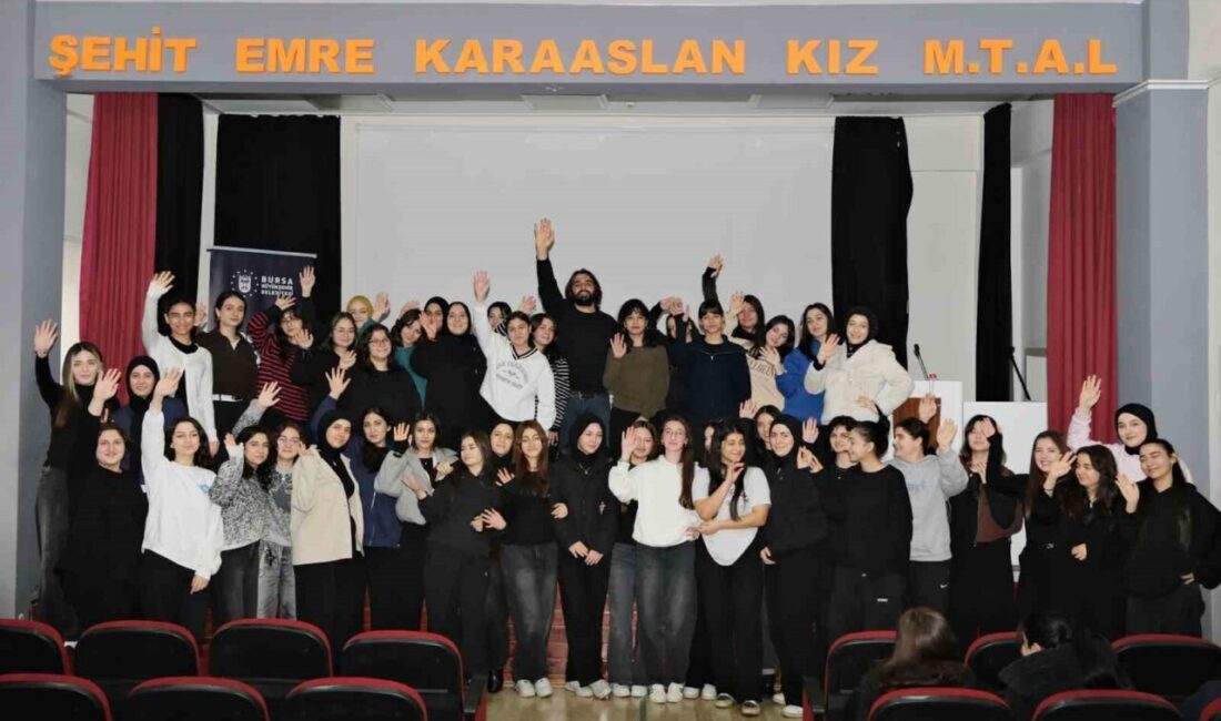 Bursa Büyükşehir Belediyesi’nin kız öğrencilerin bilim ve teknoloji alanlarına olan