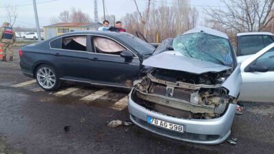 Bingöl’de iki otomobilin çarpışması sonucu meydana gelen trafik kazasında 1