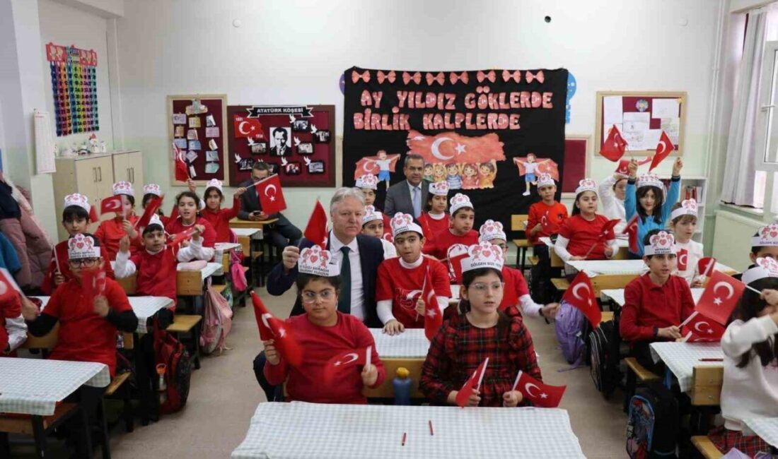 öğretim dönemi, “Bayrak Sevgisi” temasıyla düzenlenen anlamlı bir törenle başladı.