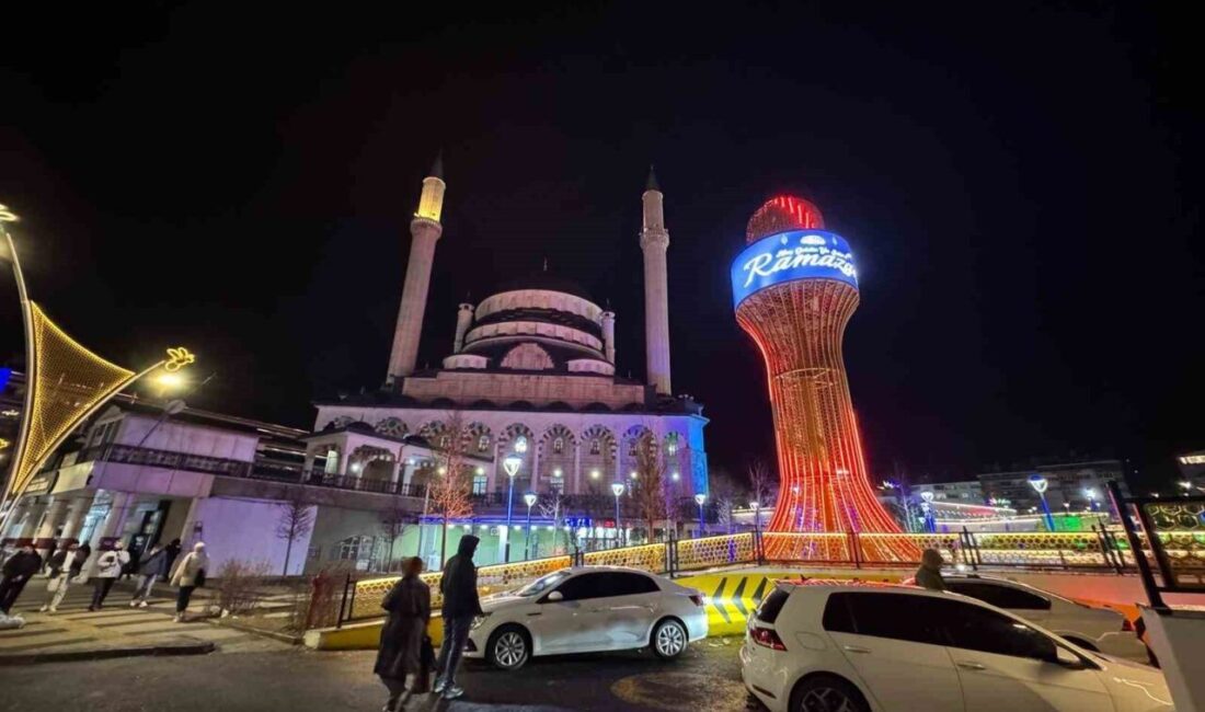 Ramazan ayının başlamasıyla birlikte Bingöl’de ilk teravih namazı eda edildi.