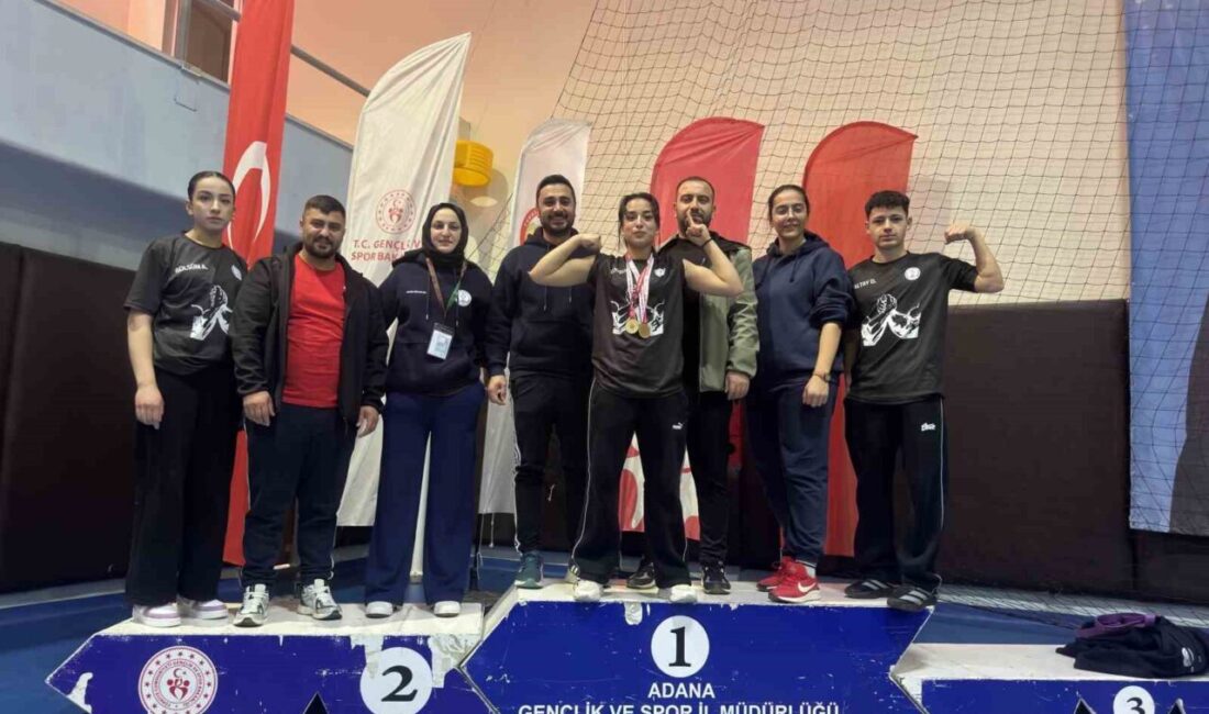 Liseler Arası Türkiye Bilek Güreşi Finali’nde mücadele eden Bitlis Ziya