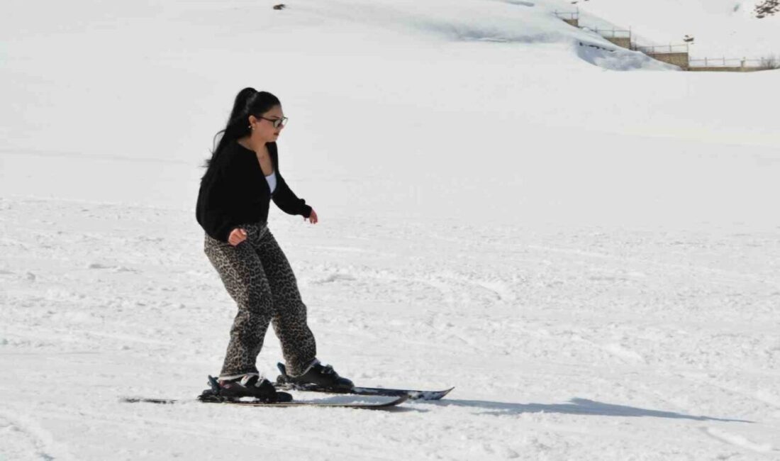 Bitlis Eren Üniversitesi (BEÜ) kampüsünde düzenlenen “5. Kar Festivali” etkinliklerine