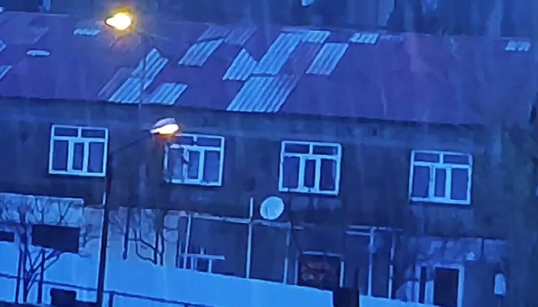 Bitlis’te Şubat gecesi etkili olan şiddetli şimşekler ve gök gürültüsü,