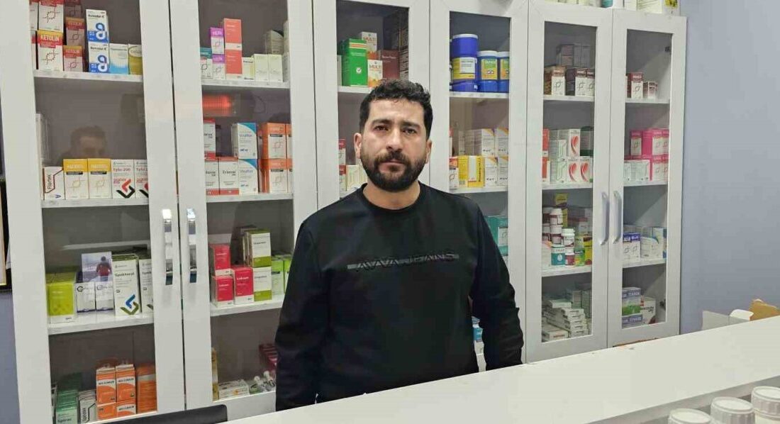Bitlis’in Adilcevaz ilçesinde ölü doğan, renkleri ve yüz yapısıyla panda