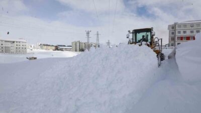 Bitlis’te Kar yağışı nedeniyle kapanan 304 köy yolundan 254’ü ekiplerin