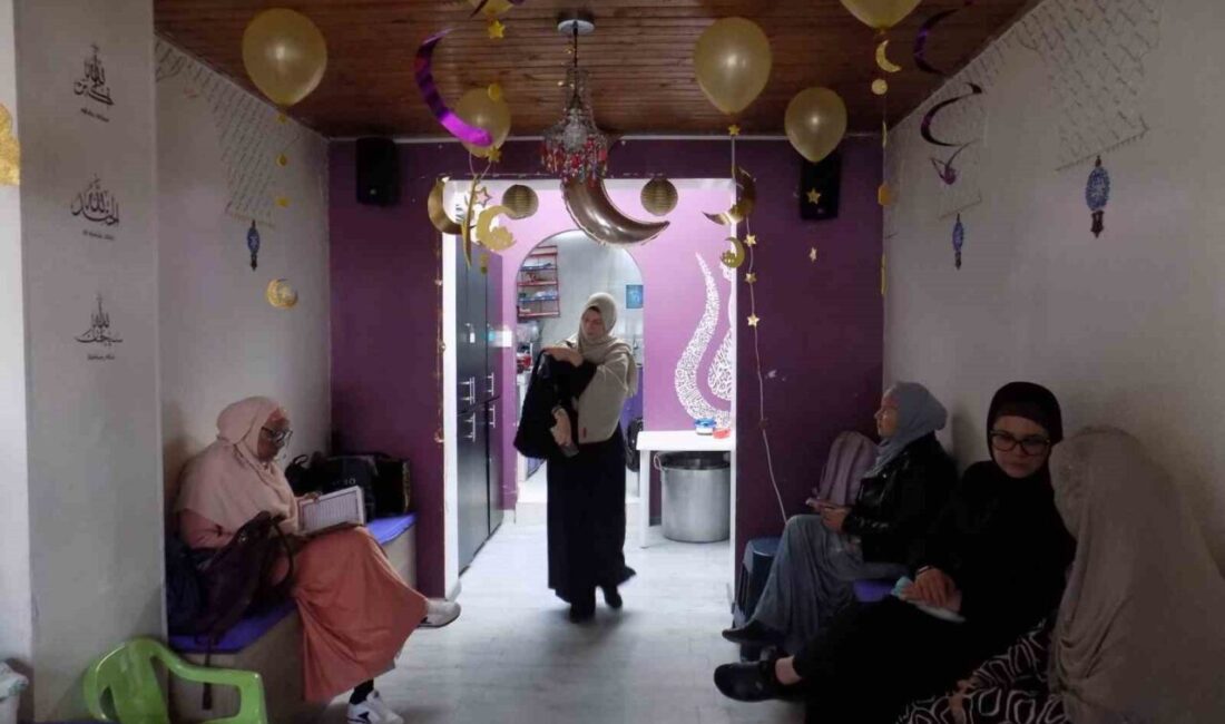 Kolombiya’nın başkenti Bogota’ya yaşayan Müslümanlar, Estambul Camii’ndeki iftar sofralarında bir