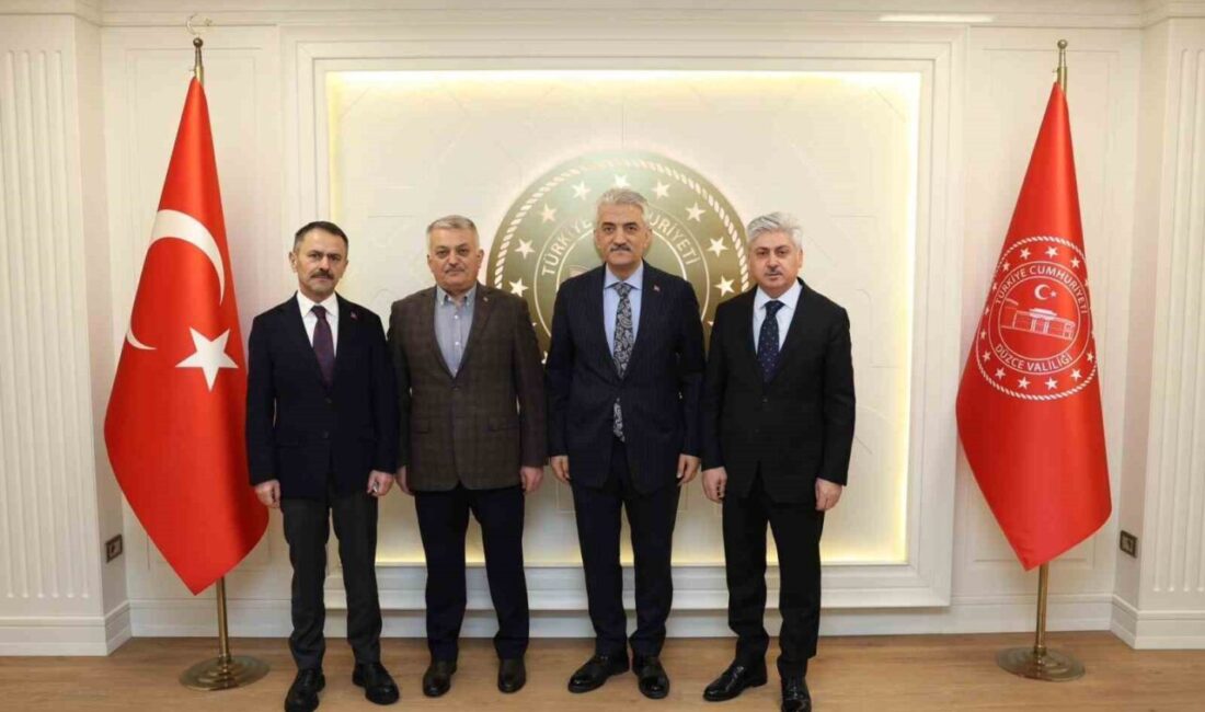 Mülkiye Başmüfettişi Ersin Yazıcı, Düzce Valisi Mehmet Makas’a hayırlı olsun