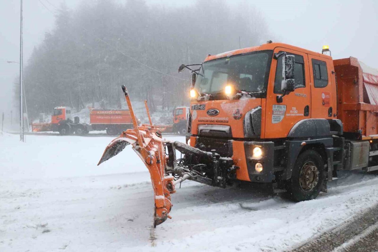 Türkiye’nin en önemli geçiş güzergahlarından D-100 karayolu Bolu Dağı kesiminde
