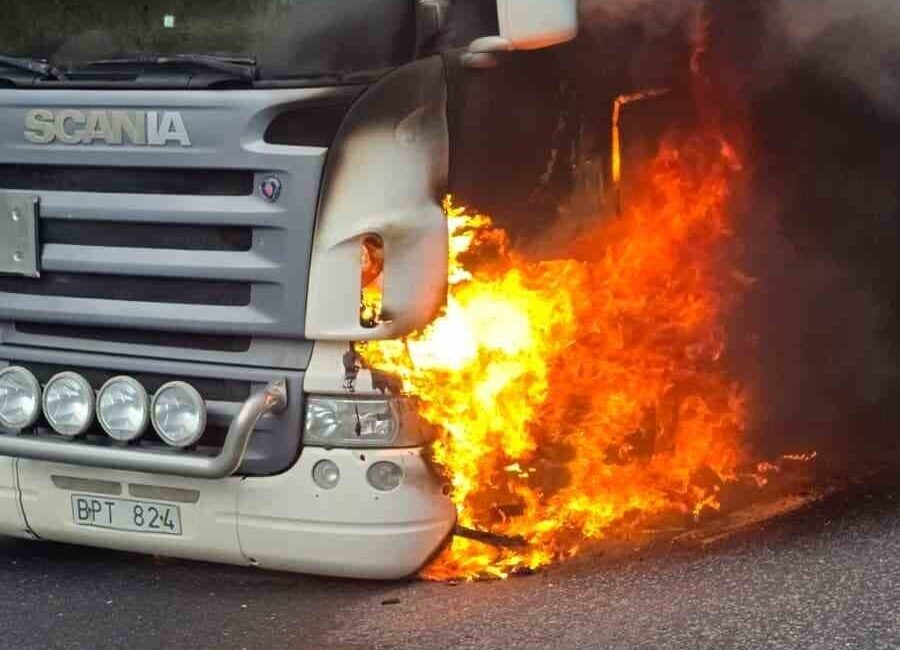 DÜZCE(İHA) – Düzce D100 karayolu Bolu Dağı mevkisinde motor kısmından