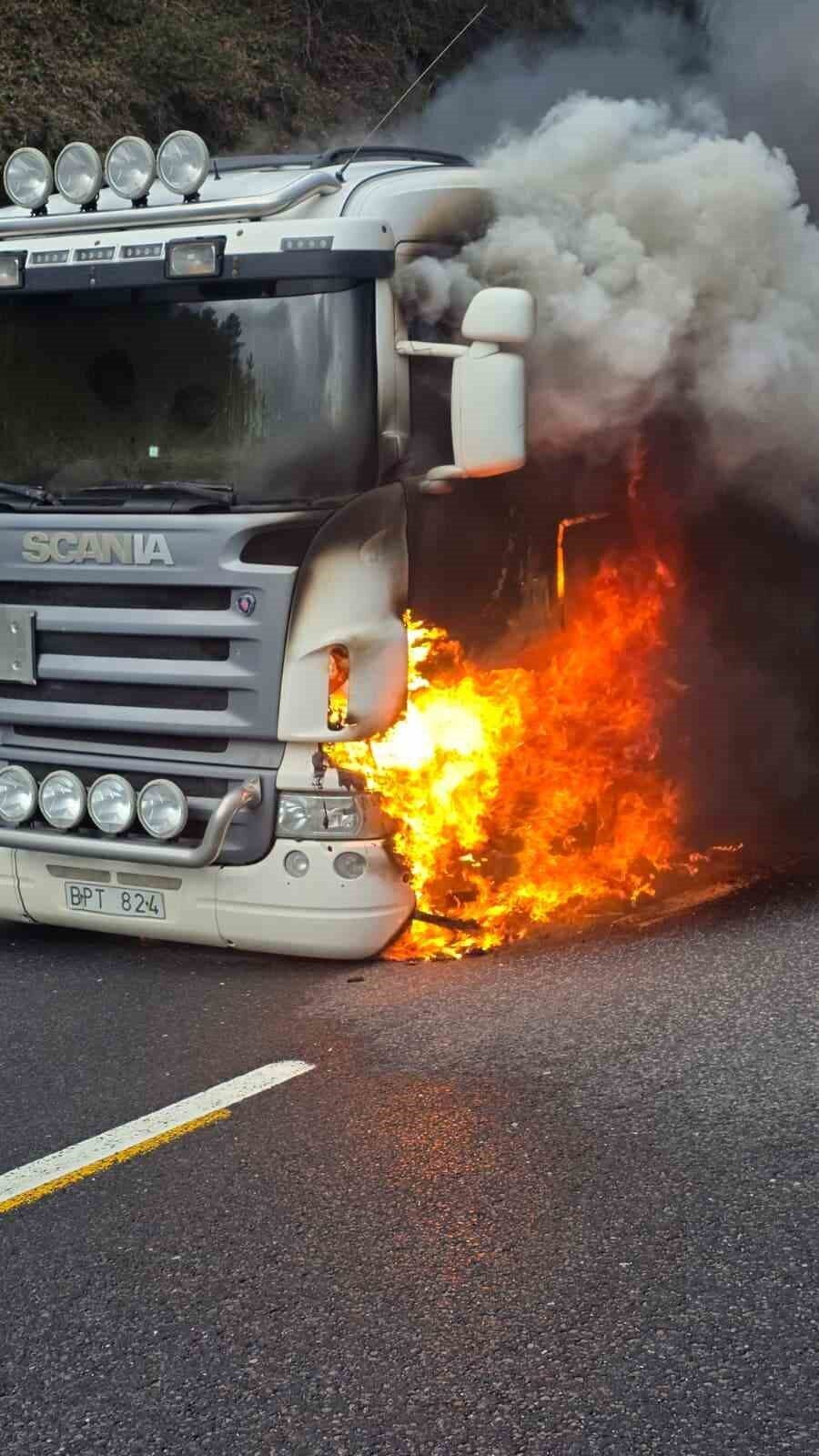 DÜZCE(İHA) – Düzce D100 karayolu Bolu Dağı mevkisinde motor kısmından