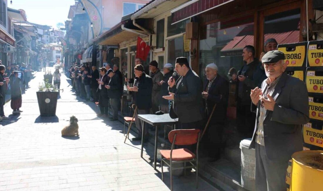 Bolu’nun Mudurnu ilçesinde 8 asırdır geleneksel olarak yapılan esnaf duası,