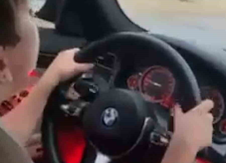 Bolu’da sosyal medyada paylaşılan görüntülerde küçük yaşta çocuğun otomobil kullandığının