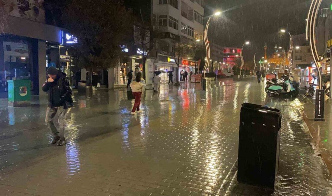 Bolu’da akşam saatlerinde sağanak yağış başladı. Yağmura hazırlıksız yakalanan vatandaşlar,