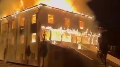 Bolu’nun Mengen ilçesinde gece saatlerinde çıkan yangında kullanılamaz hale gelen