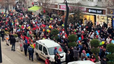 Bolu İl Müftülüğü tarafından düzenlenen “Ramazan Alayı” yürüyüşü, yüzlerce vatandaşın