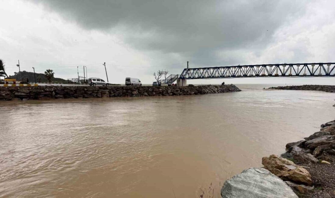 Meteoroloji Genel Müdürlüğünün kuvvetli yağış uyarısının ardından Mersin’in Bozyazı ilçesinde