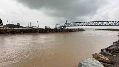 Meteoroloji Genel Müdürlüğünün kuvvetli yağış uyarısının ardından Mersin’in Bozyazı ilçesinde